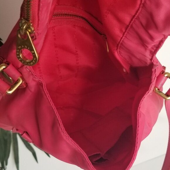 Marc Jacobs 'Preppy Nylon - Natasha' Crossbody Bag - Picture 10 of 11